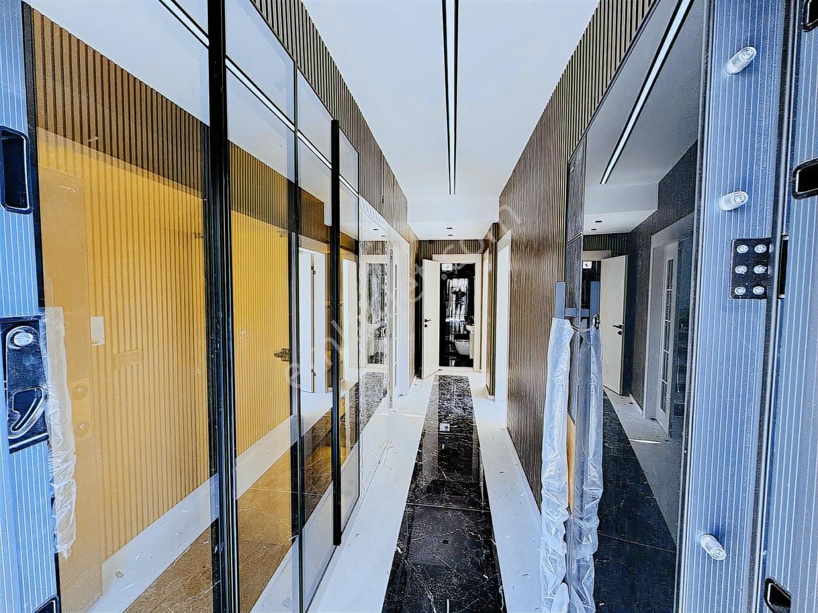 Kuşadası Davutlar'da Denize 500 Mt Müstakil Havuzlu 5+1 Villa - Görsel 11