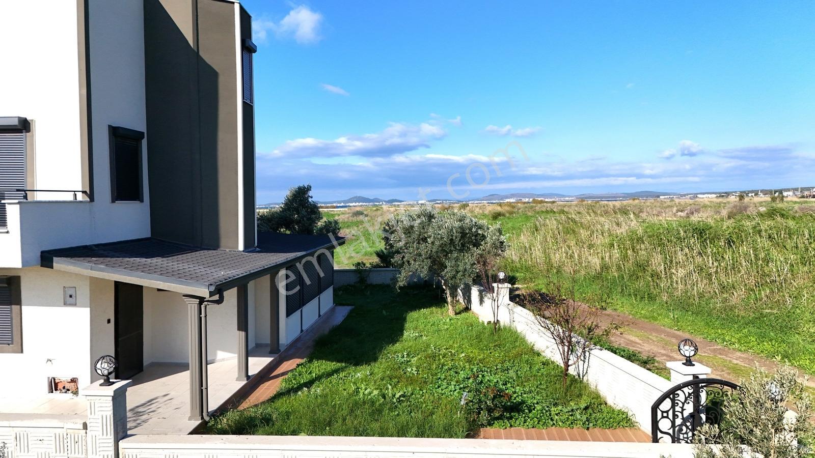 Altınköy Sitesinde Deniz Manzaralı 3+1 Köşe Konumlu Fırsat Villa - Görsel 5