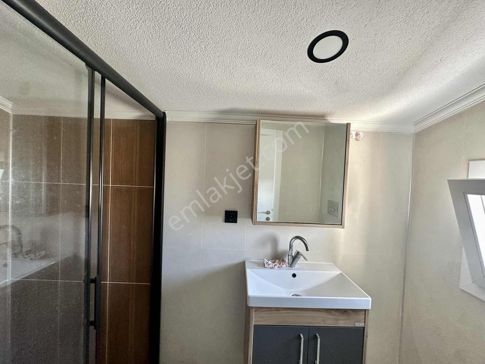 Altınköy Sitesinde Deniz Manzaralı 3+1 Köşe Konumlu Fırsat Villa - Görsel 31