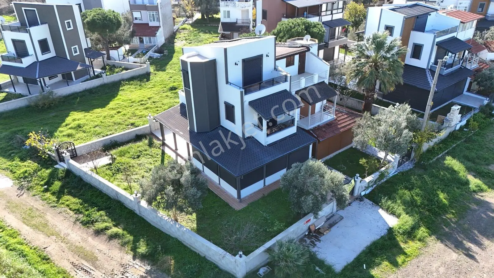 Altınköy Sitesinde Deniz Manzaralı 3+1 Köşe Konumlu Fırsat Villa - Görsel 11