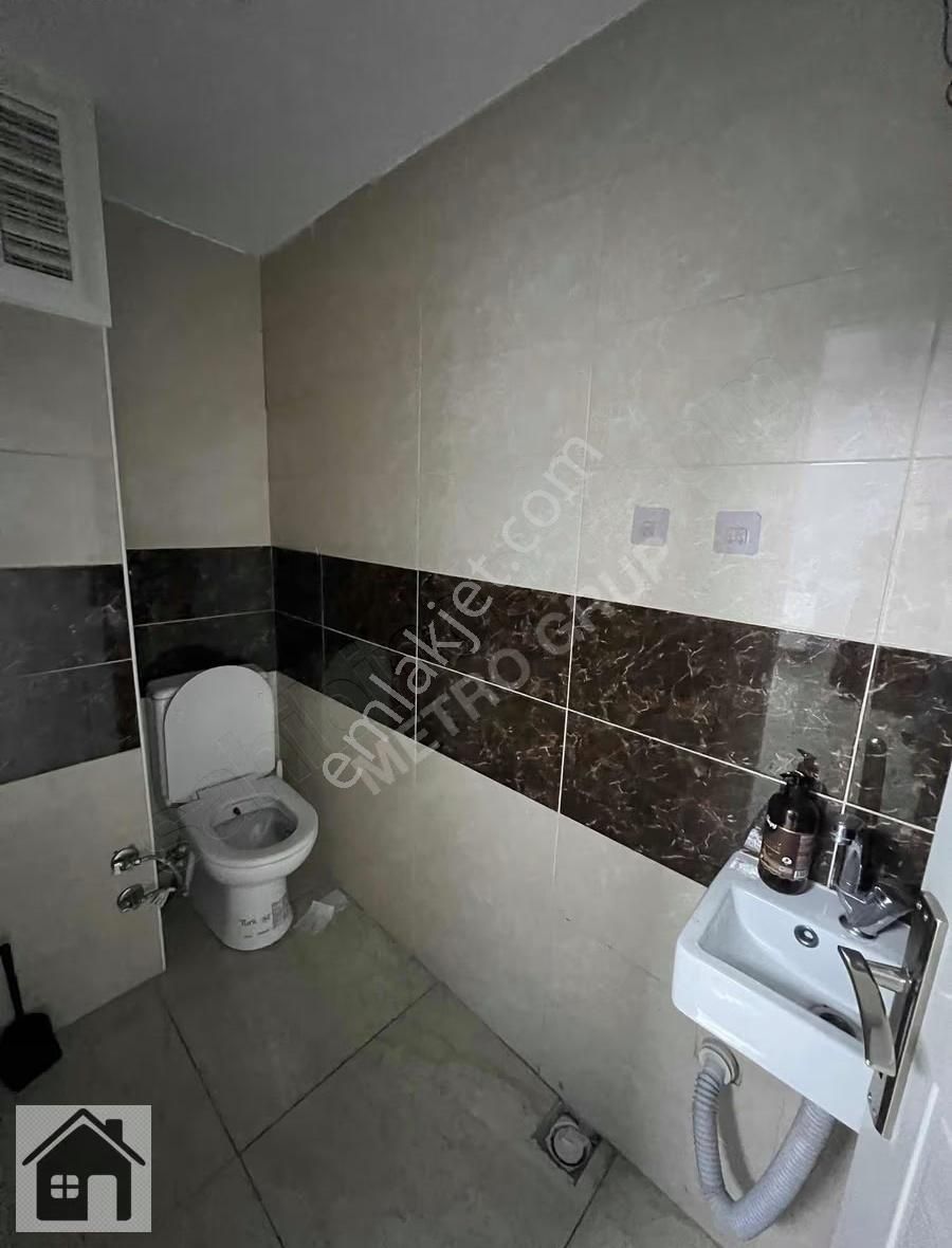 Cadde Üzerinde Kiralık 270 Metrekare Ofis - Görsel 24
