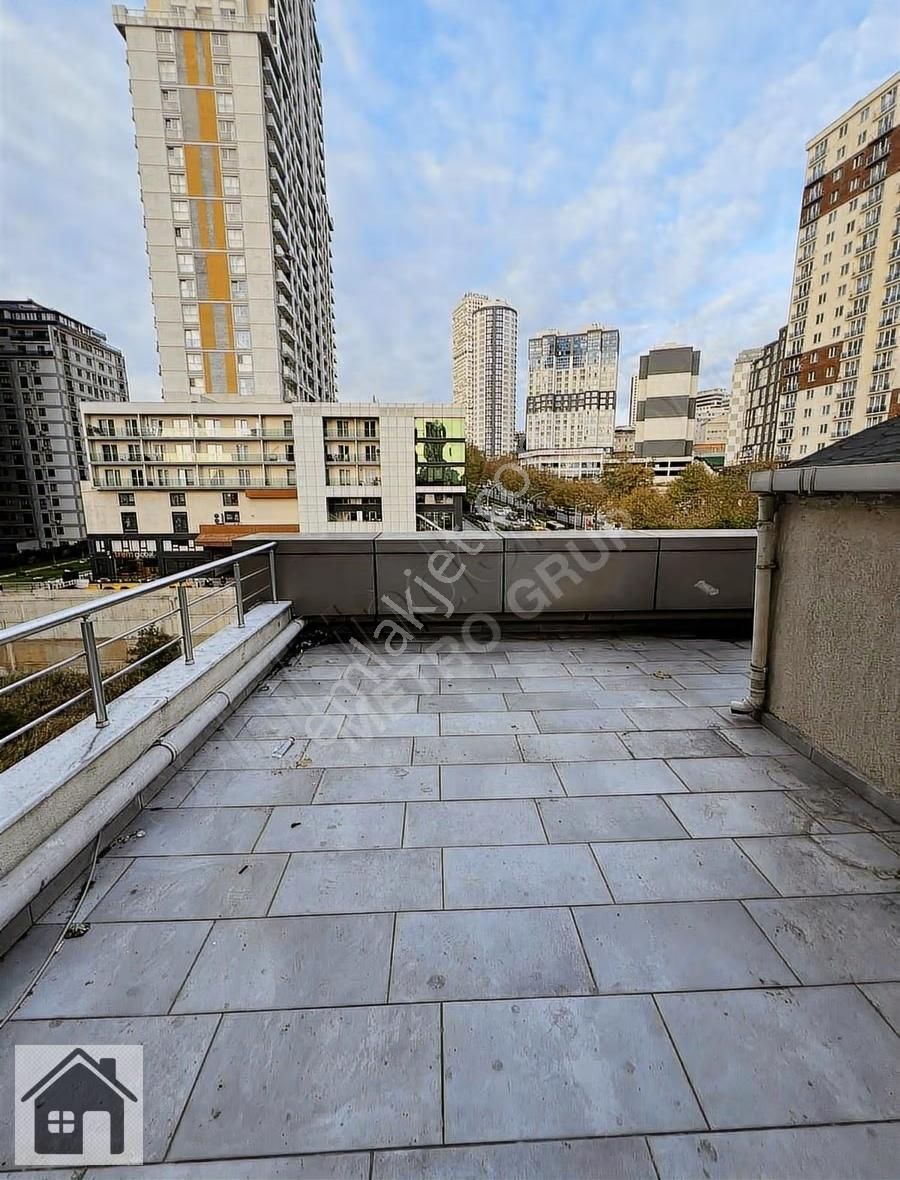 Cadde Üzerinde Kiralık 270 Metrekare Ofis - Görsel 19