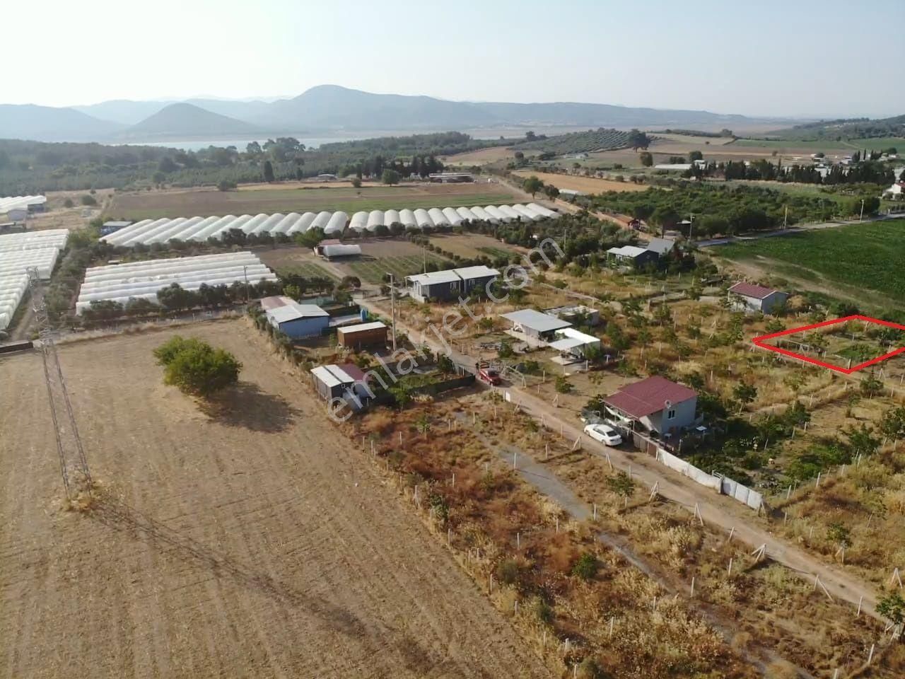 Değirmedere' De 240m2 Elektrik Su Alt Yapısı Hazır Satılık Bahçe