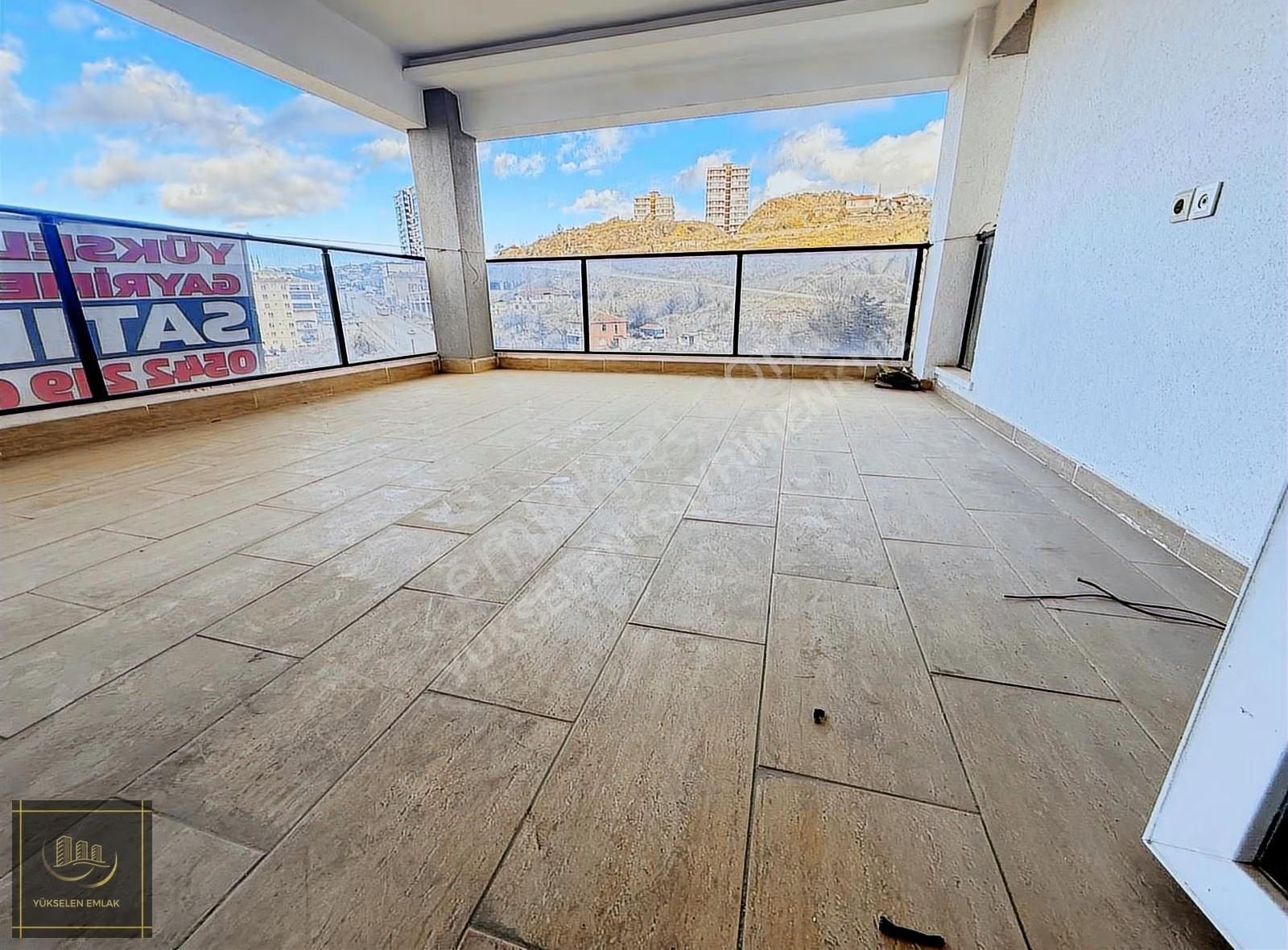 Cadde Üzeri Teras Balkonlu Site Dairesi - Görsel 25