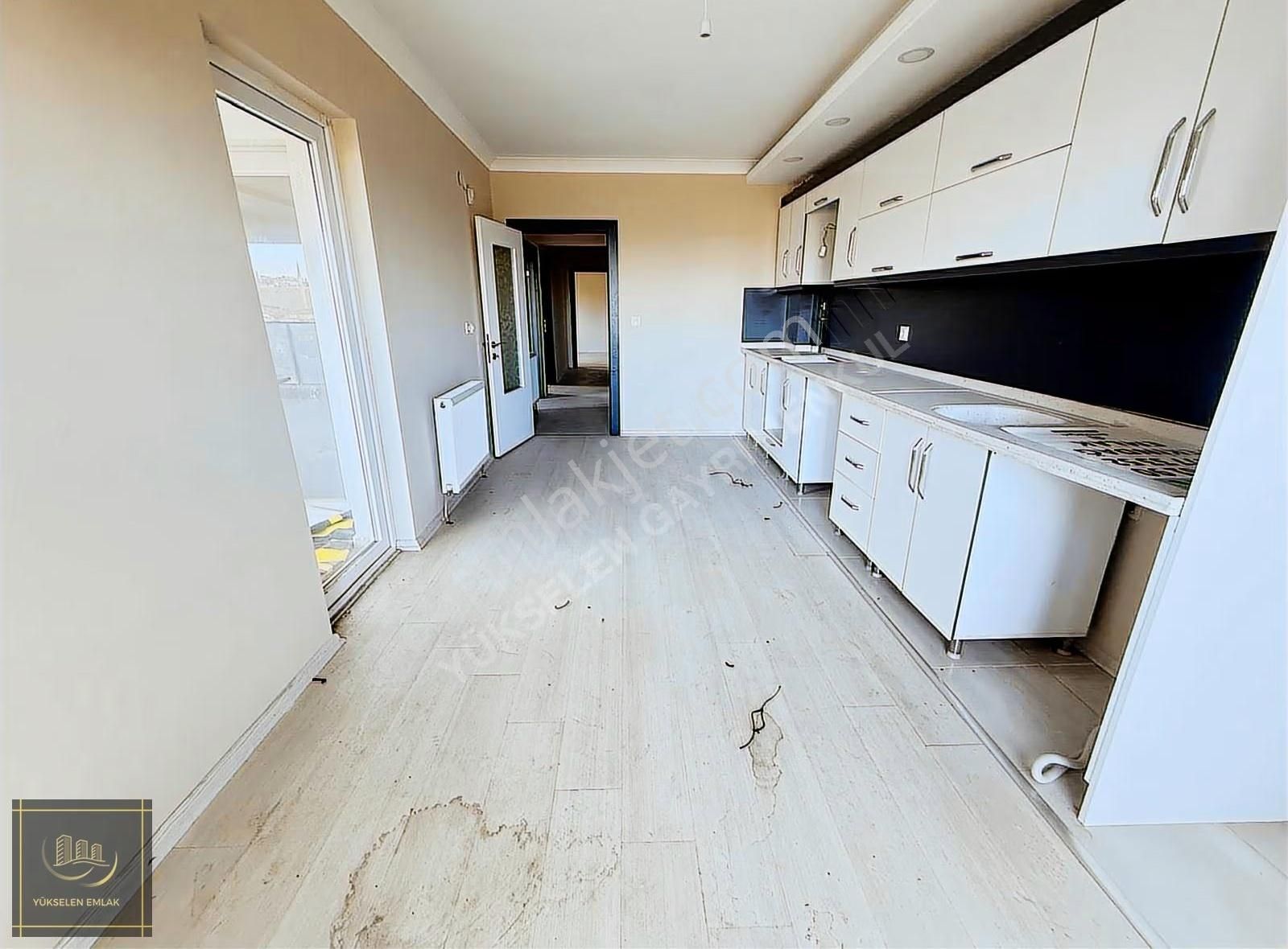 Cadde Üzeri Teras Balkonlu Site Dairesi - Görsel 8