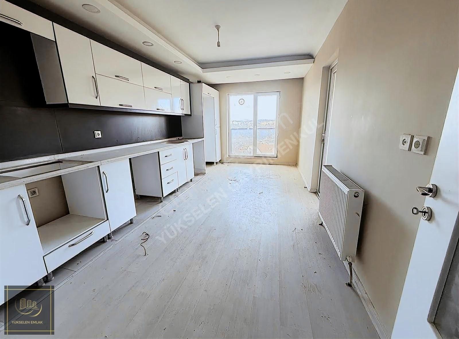 Cadde Üzeri Teras Balkonlu Site Dairesi - Görsel 5