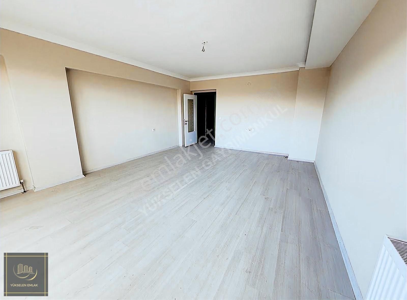 Cadde Üzeri Teras Balkonlu Site Dairesi - Görsel 3