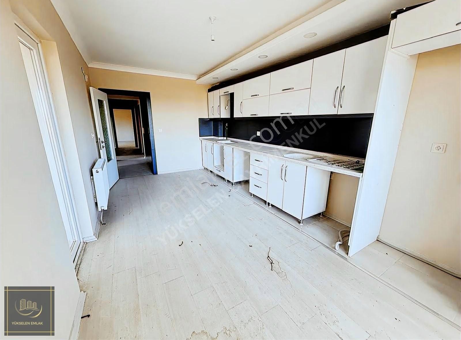 Cadde Üzeri Teras Balkonlu Site Dairesi - Görsel 18