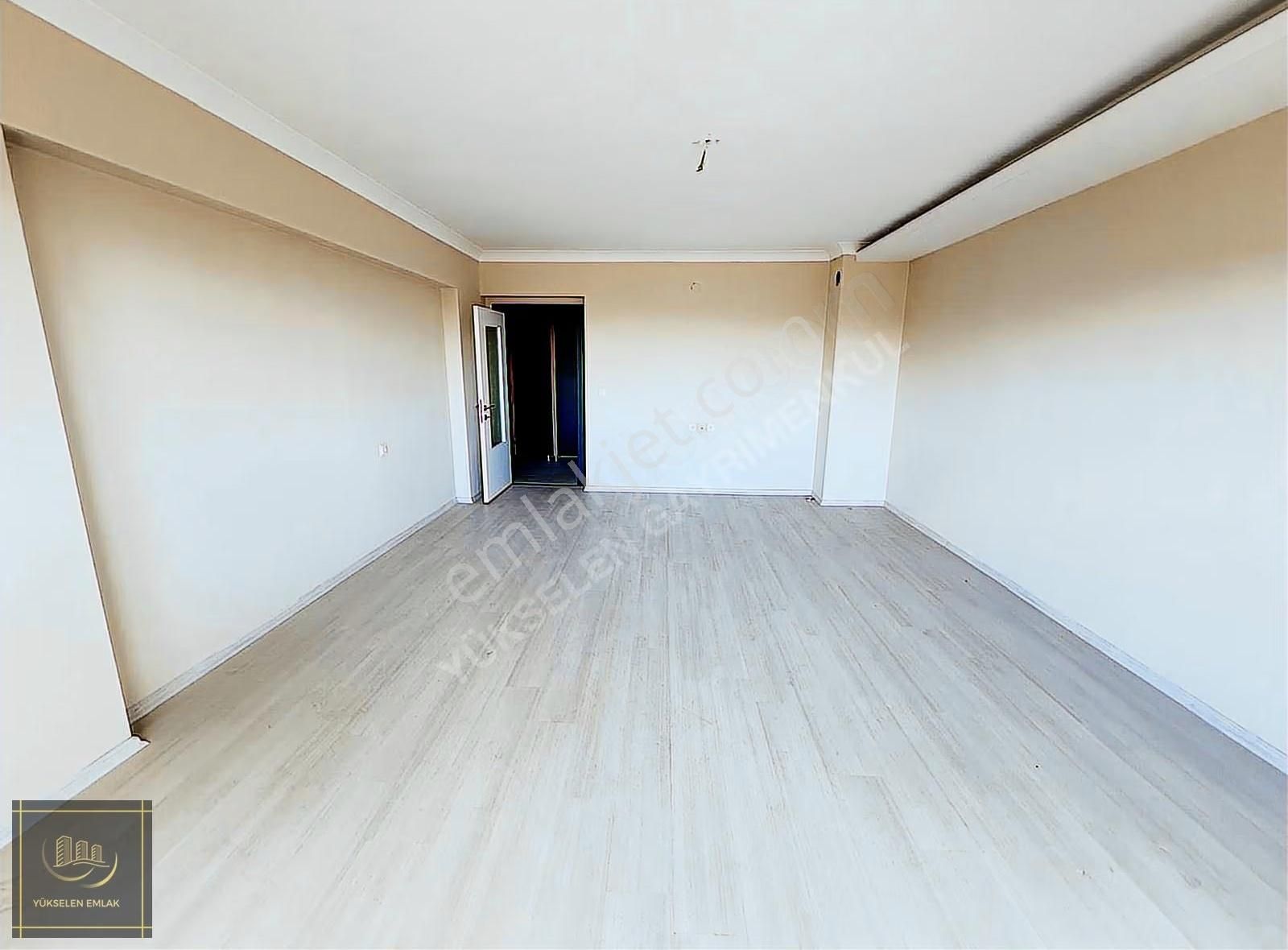 Cadde Üzeri Teras Balkonlu Site Dairesi - Görsel 4