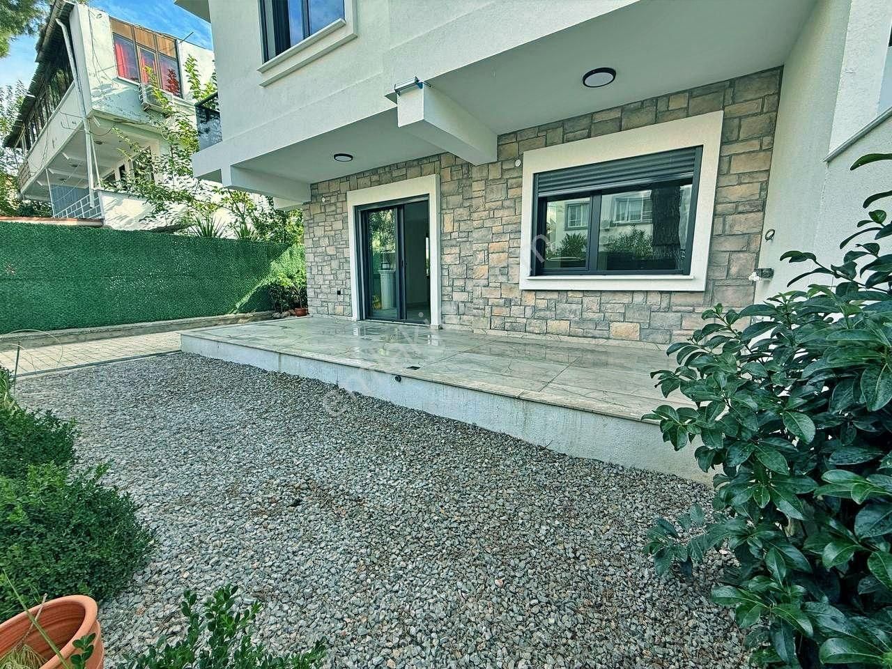 Uytundan Akçayda Denize 50 Metre Otoparklı Ultralüks 4+1 Villa