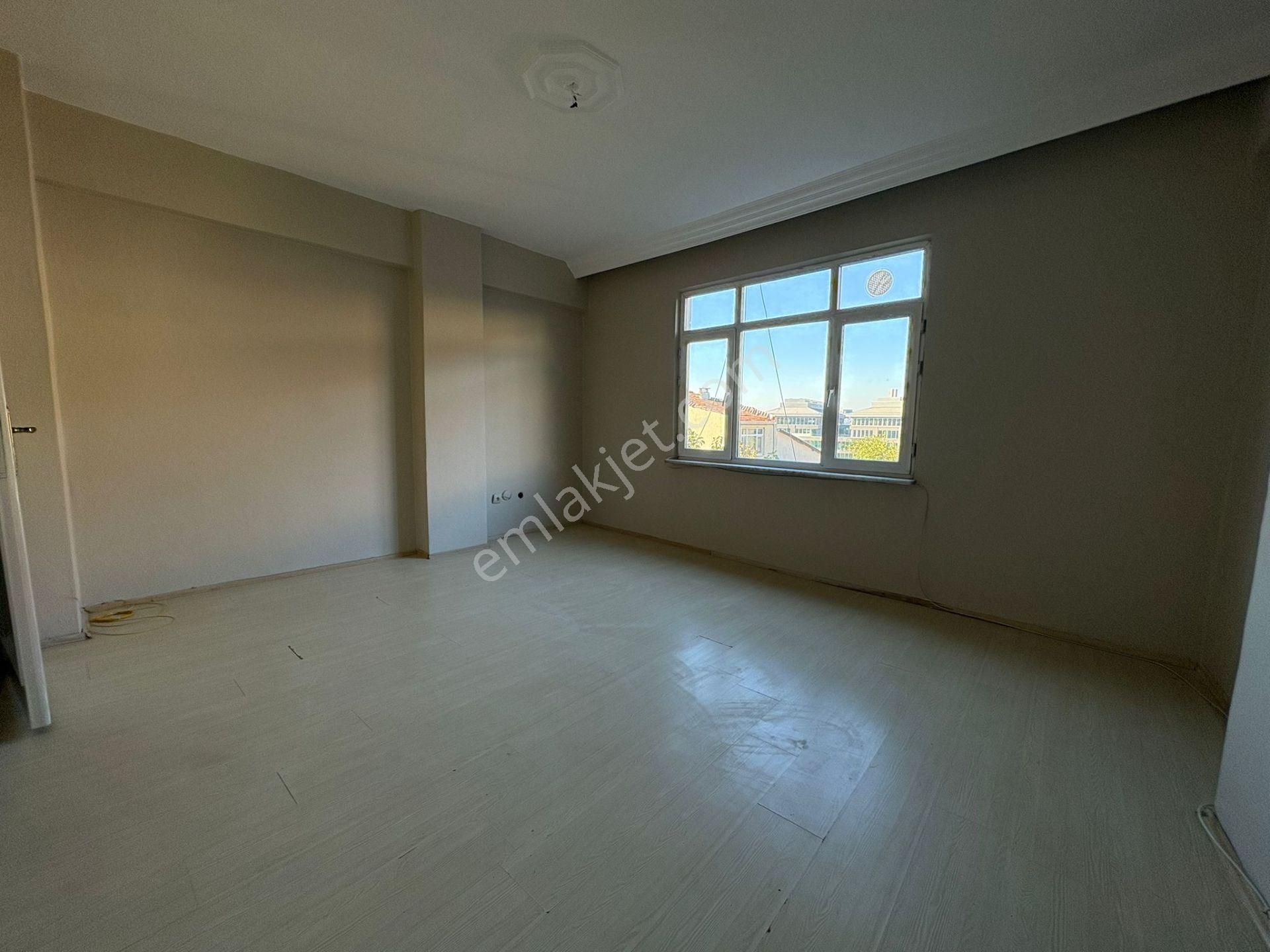 Oben'den Üsküdar Merkezde Nevçarşı Avm Ye Komşu Boş 2+1 65m² Net - Görsel 5