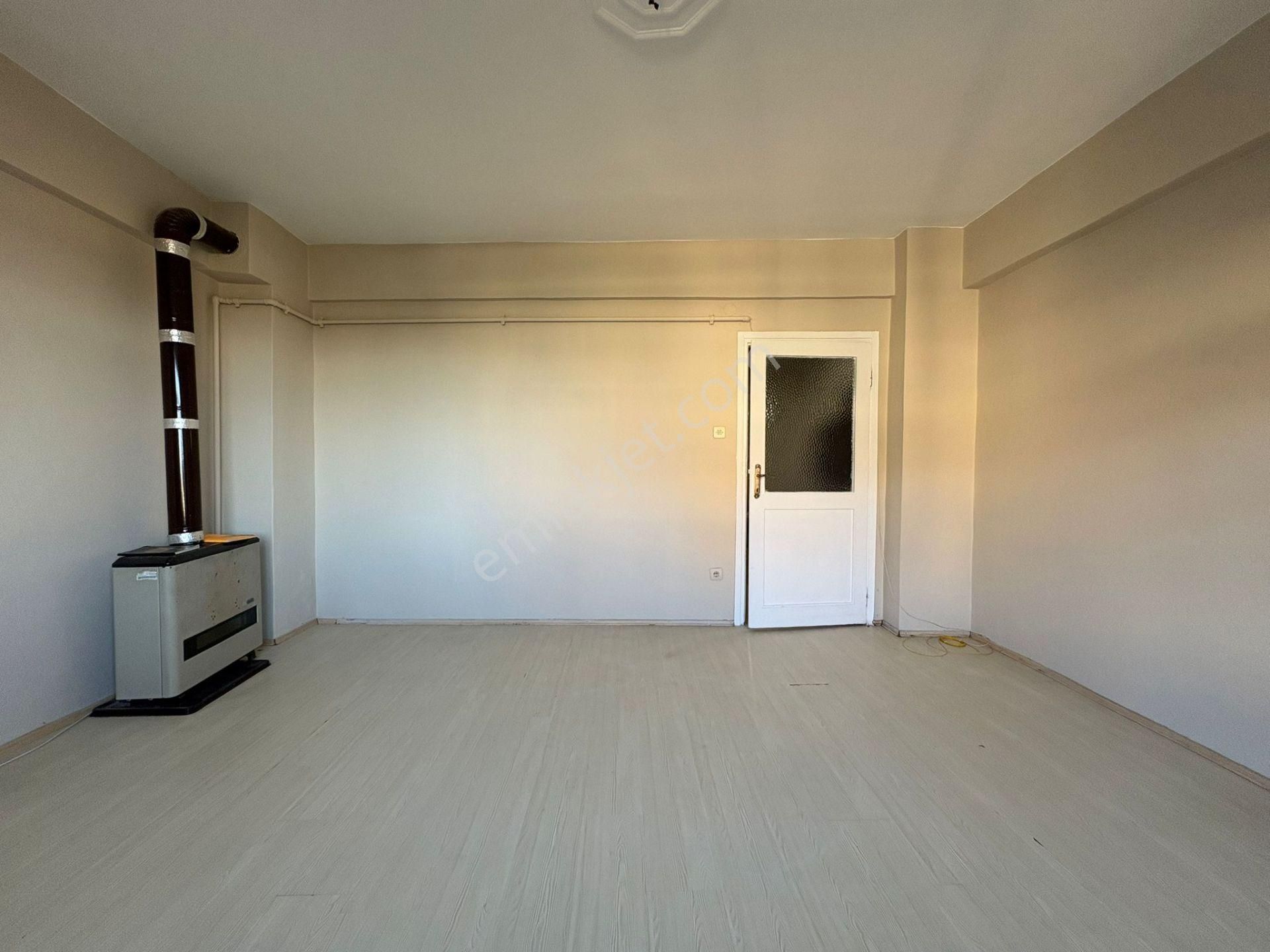 Oben'den Üsküdar Merkezde Nevçarşı Avm Ye Komşu Boş 2+1 65m² Net - Görsel 4