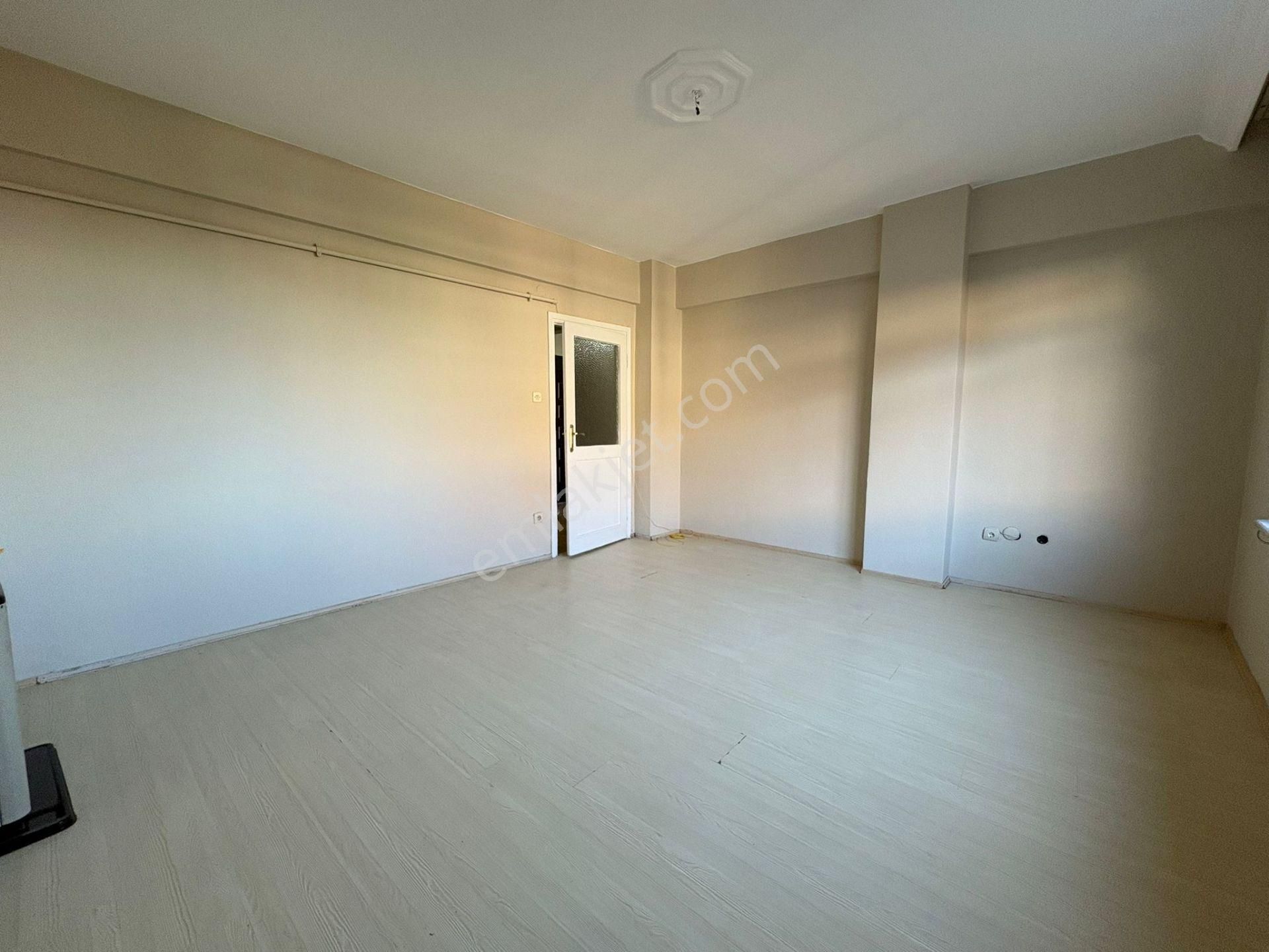 Oben'den Üsküdar Merkezde Nevçarşı Avm Ye Komşu Boş 2+1 65m² Net - Görsel 2