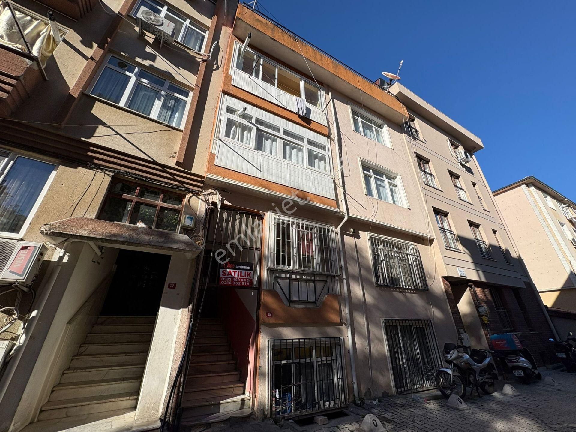 Oben'den Üsküdar Merkezde Nevçarşı Avm Ye Komşu Boş 2+1 65m² Net