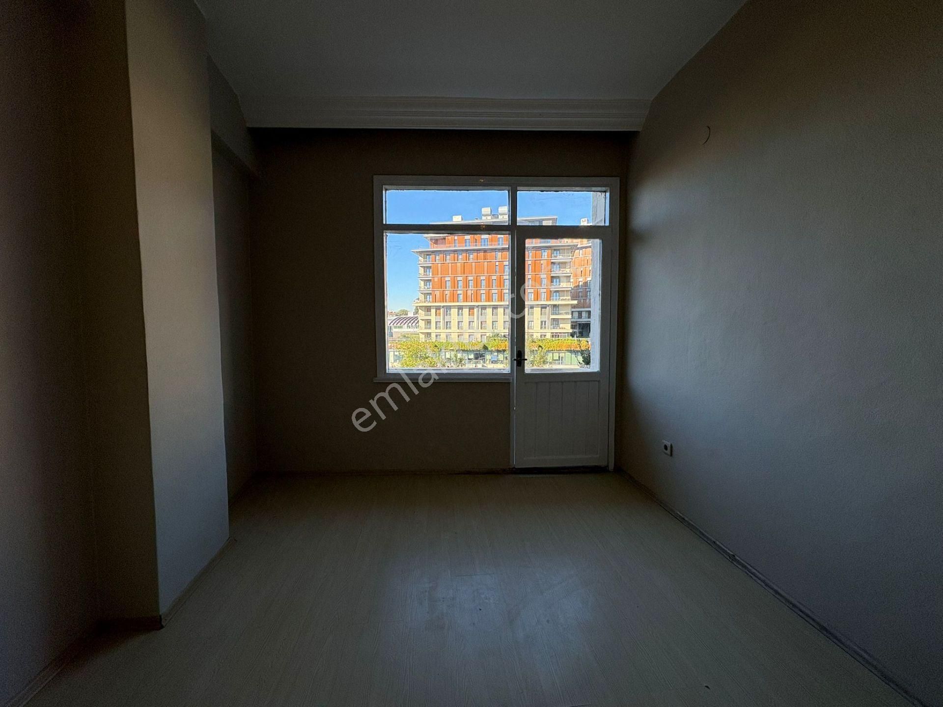 Oben'den Üsküdar Merkezde Nevçarşı Avm Ye Komşu Boş 2+1 65m² Net - Görsel 18