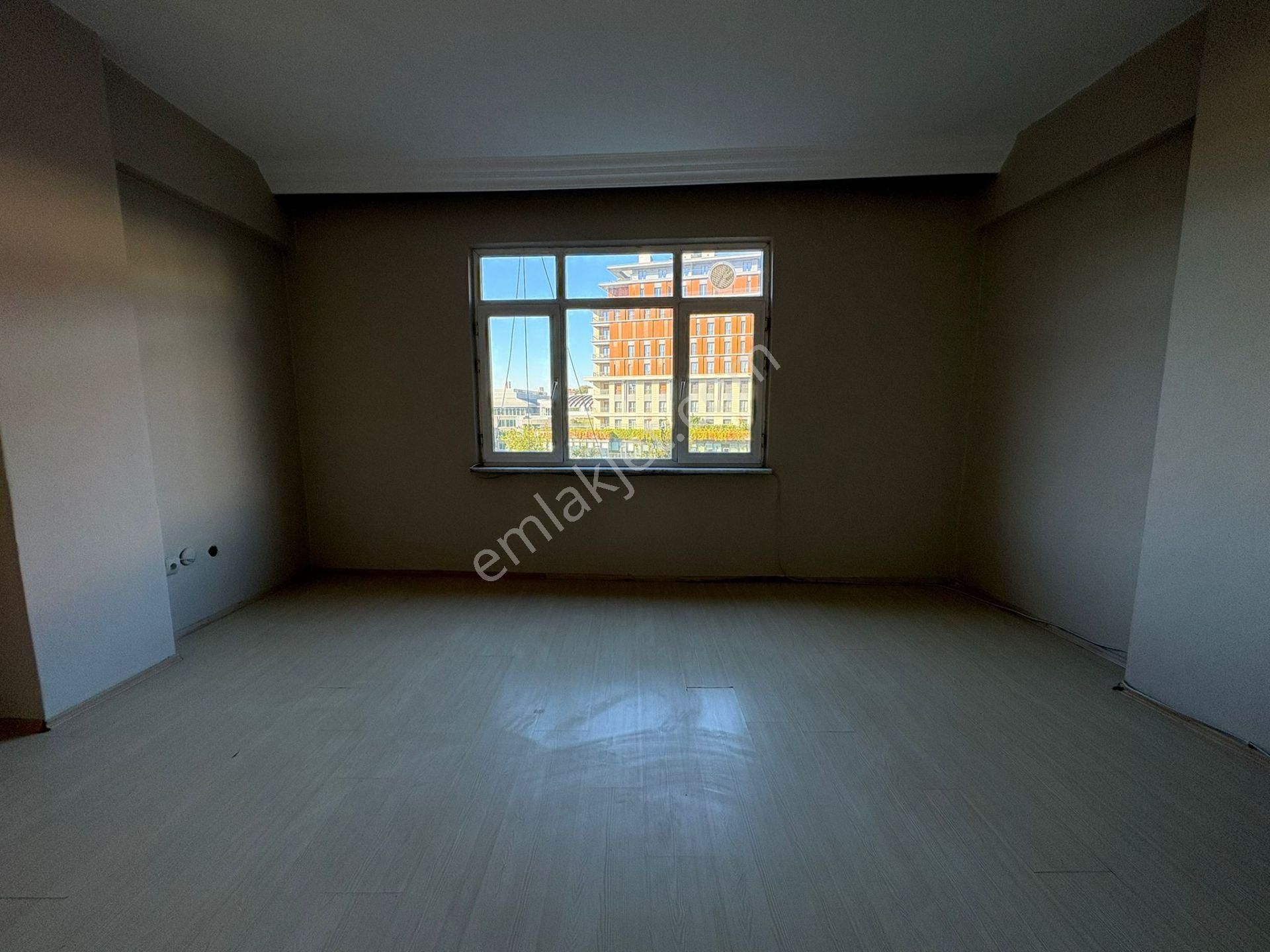 Oben'den Üsküdar Merkezde Nevçarşı Avm Ye Komşu Boş 2+1 65m² Net - Görsel 20