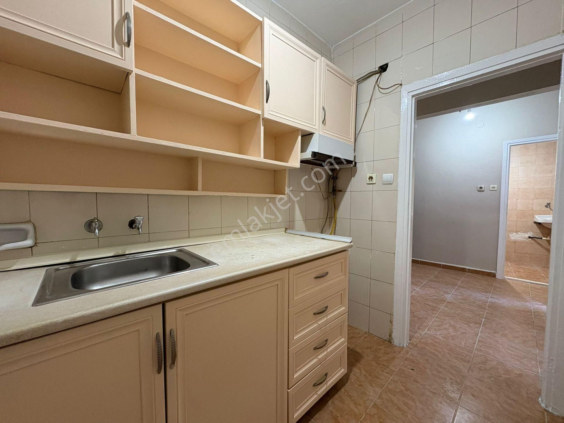 Oben'den Üsküdar Merkezde Nevçarşı Avm Ye Komşu Boş 2+1 65m² Net - Görsel 7