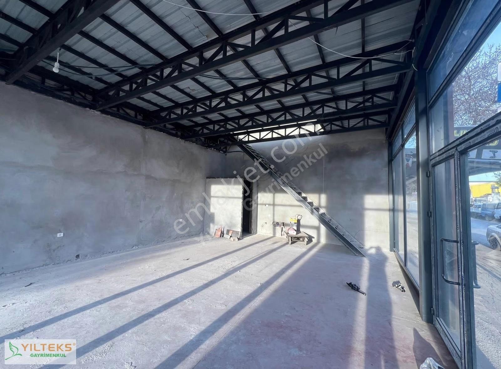 Küsget Sanayi Bölgesinde Köşe Başı İki Katlı Kiralık Dükkan - Görsel 4