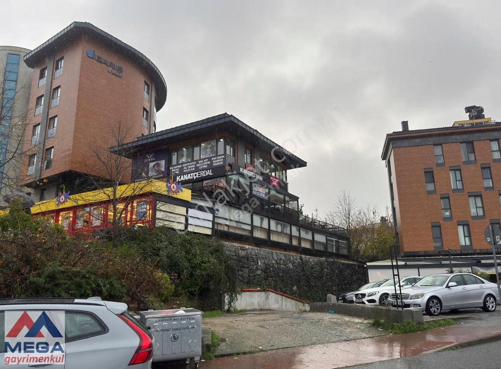 Zekeriyaköy Alya Evleri Sitesinde Kiralık Dükkan