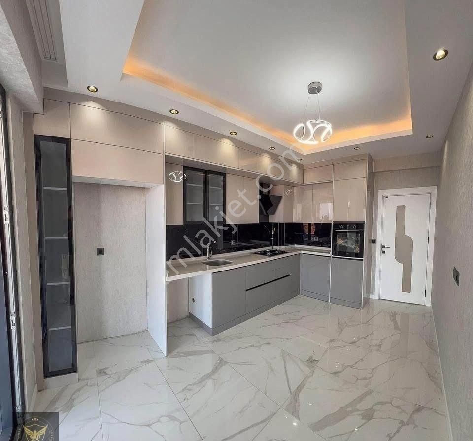 Beylikdüzü Metrobüsüne Yürüme Mesafesinde 2+1 Sıfır Dairemiz...