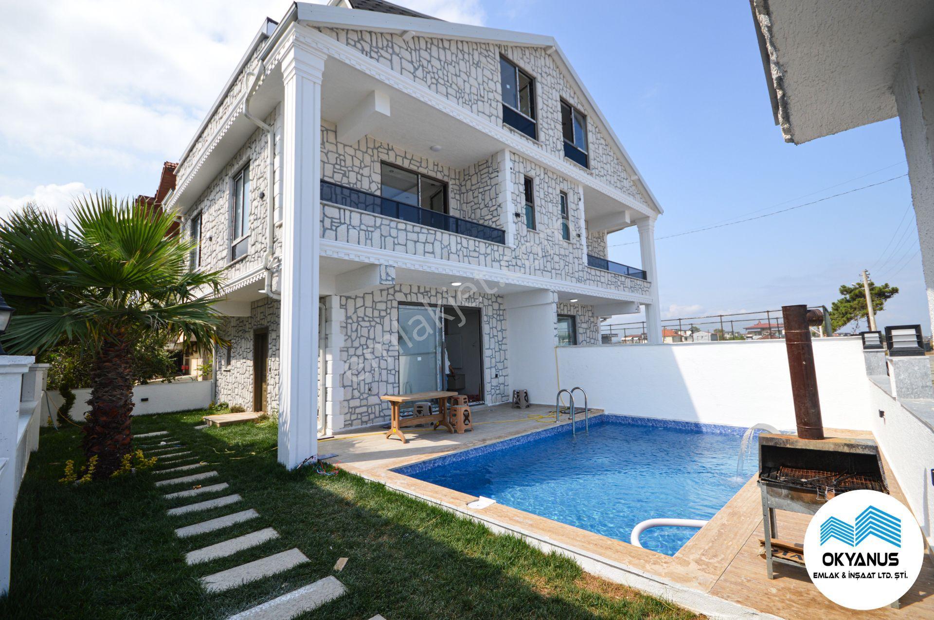 Kocaali'de Deniz Manzaralı Havuzlu Şık 4+1 Villa