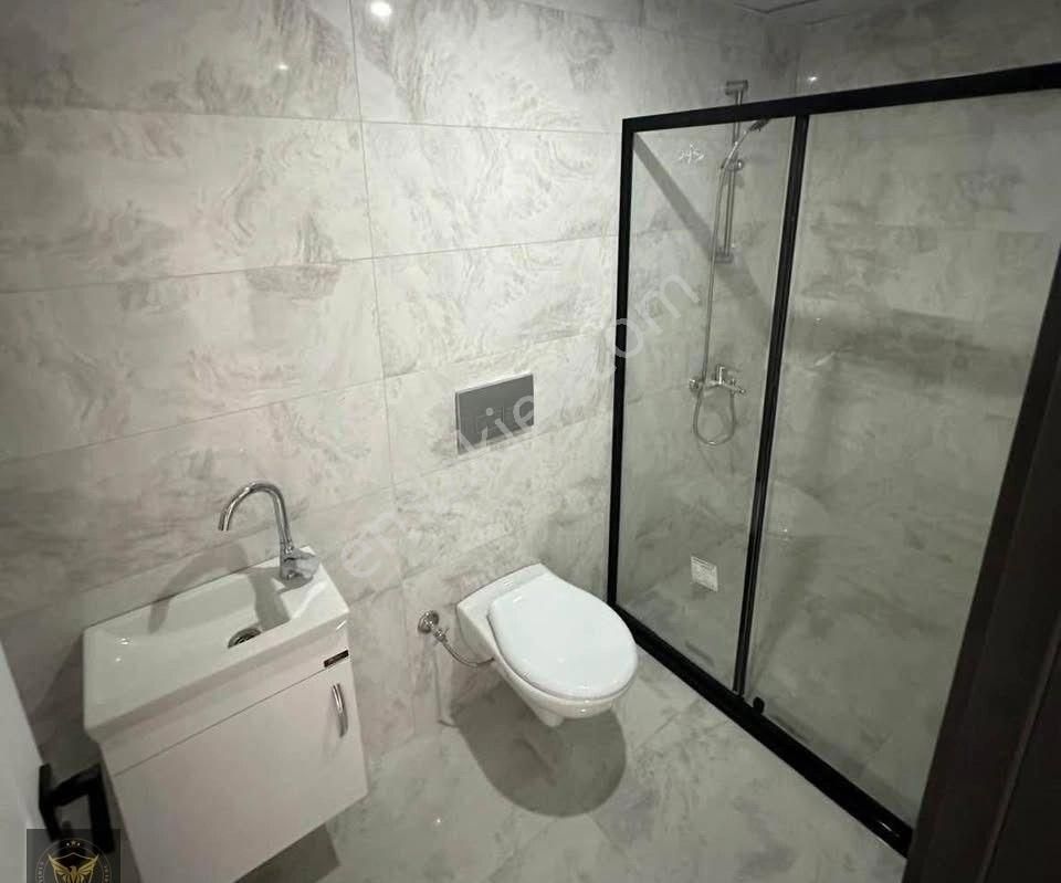 Beylikdüzü Cumhuriyet Mh. Metrobüse Komşu 2+1 Fırsat Daire...