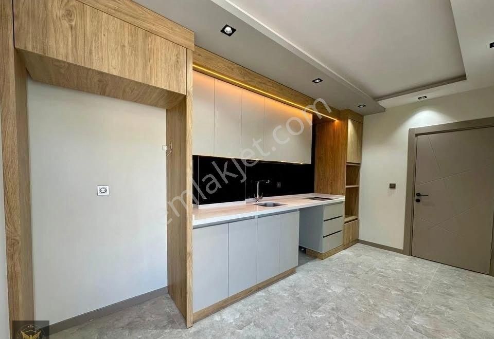 Beylikdüzü Cumhuriyet Mh.metrobüse Komşu Geniş M2'li 2+1 Daire!! - Görsel 6