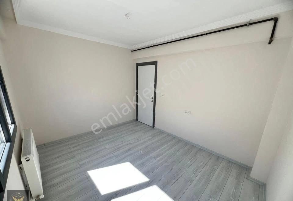 Metrobüse Komşu Geniş Balkonlu 1+1 Fırsat Daire !!! - Görsel 4