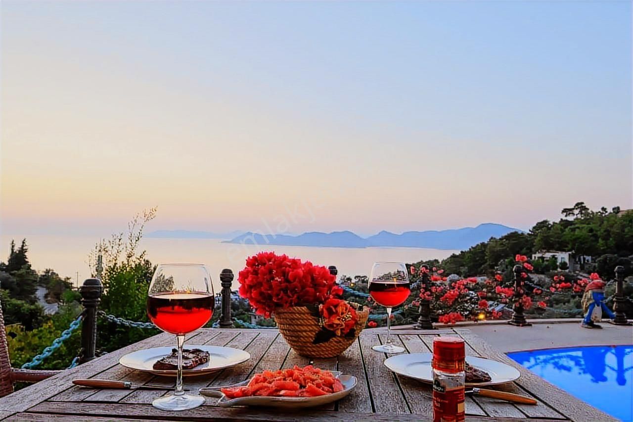 Stoptan Faralyada Full Deniz Manzaralı Müstakil Villa