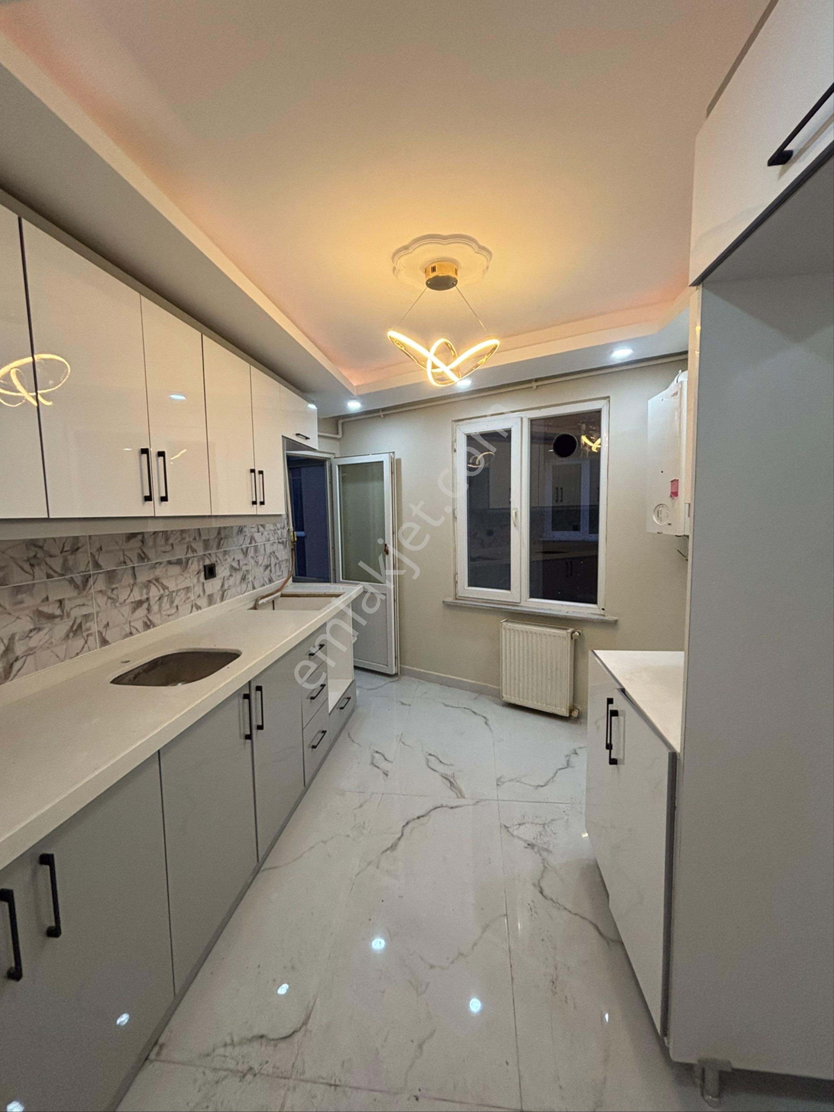 Yeşilkent Mahallesinde İçi Ful Yenilenmiş Kiralık Daire - Görsel 8