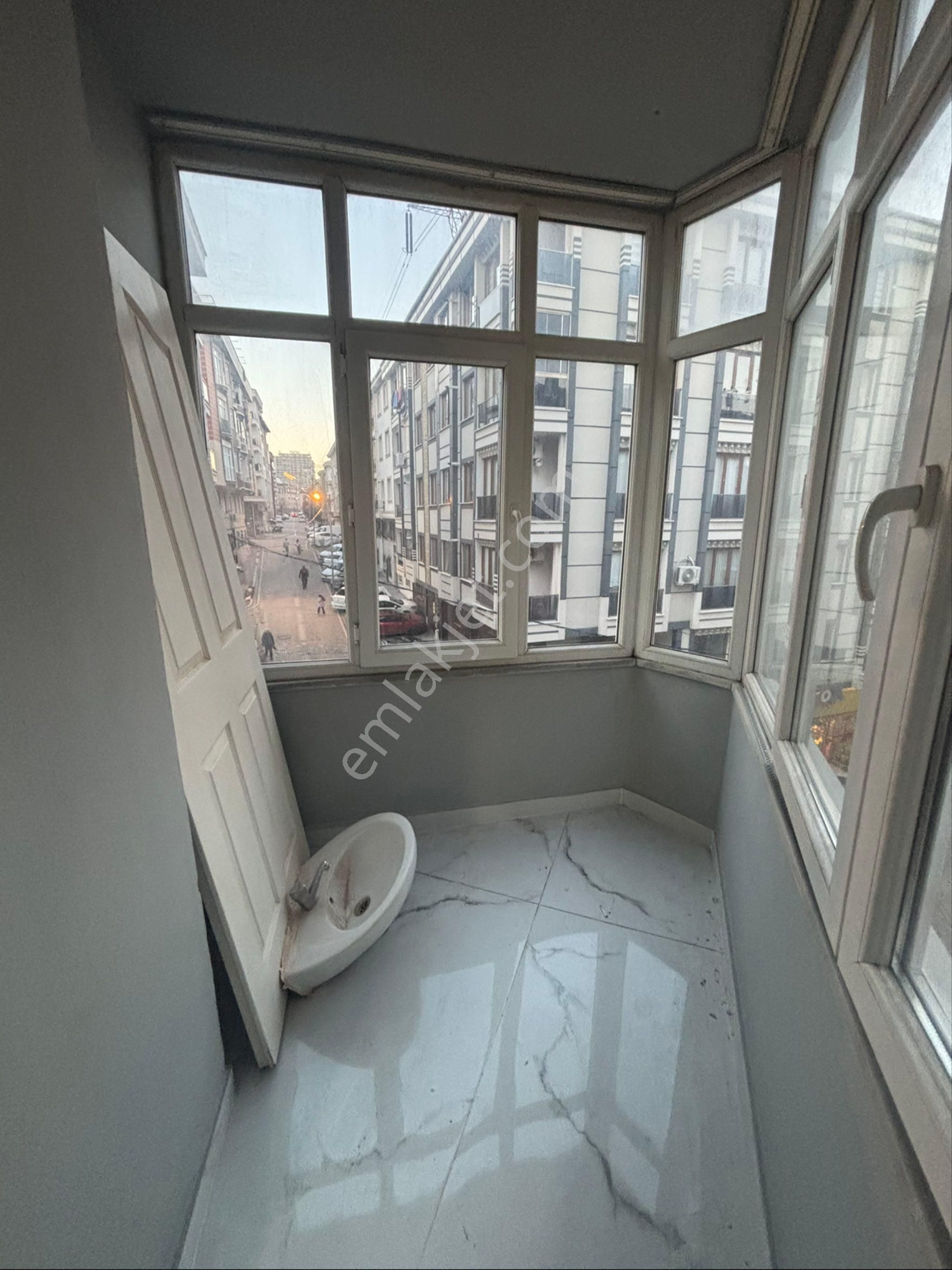 Yeşilkent Mahallesinde İçi Ful Yenilenmiş Kiralık Daire - Görsel 10