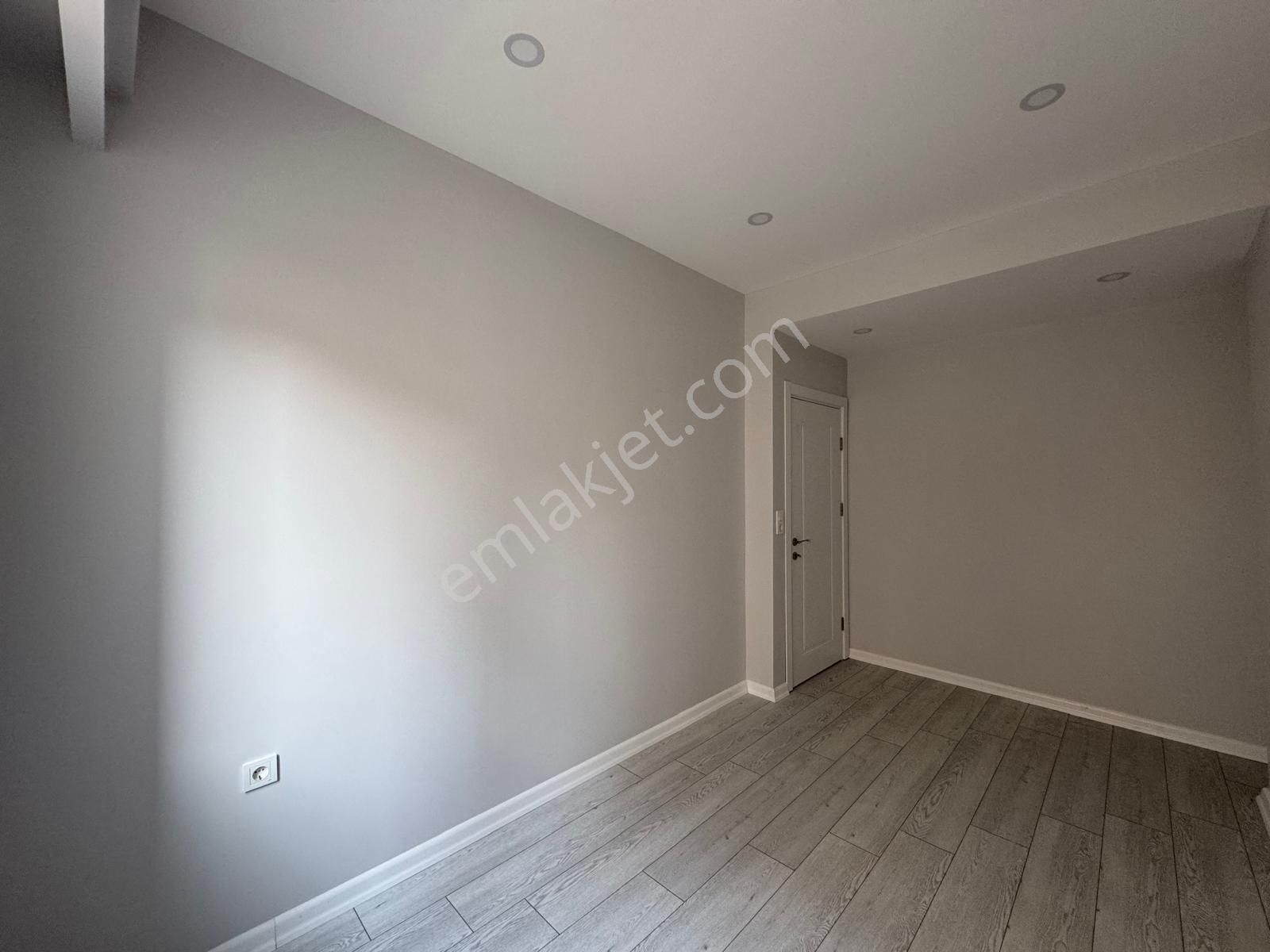 Çınarlı Mahallesinde Şehirle İç İçe Lokasyonda 2+1 Daire - Görsel 24