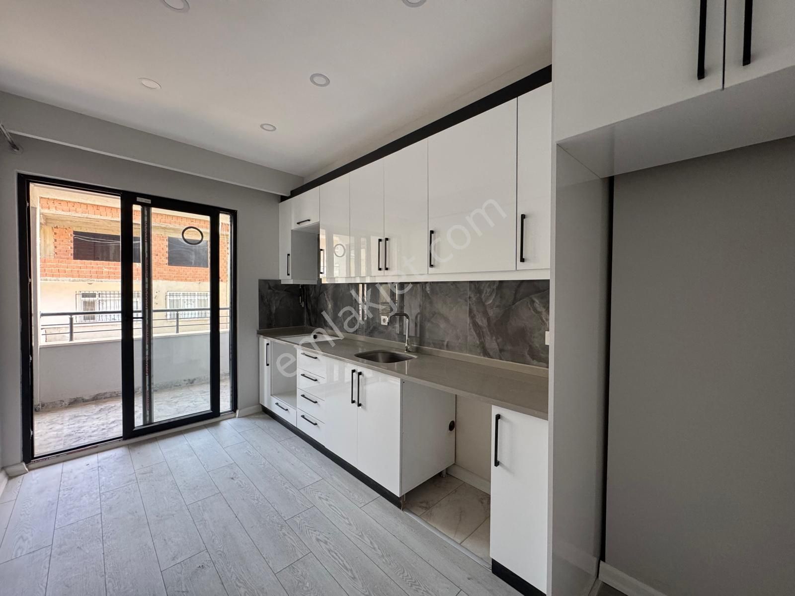 Çınarlı Mahallesinde Şehirle İç İçe Lokasyonda 2+1 Daire - Görsel 14