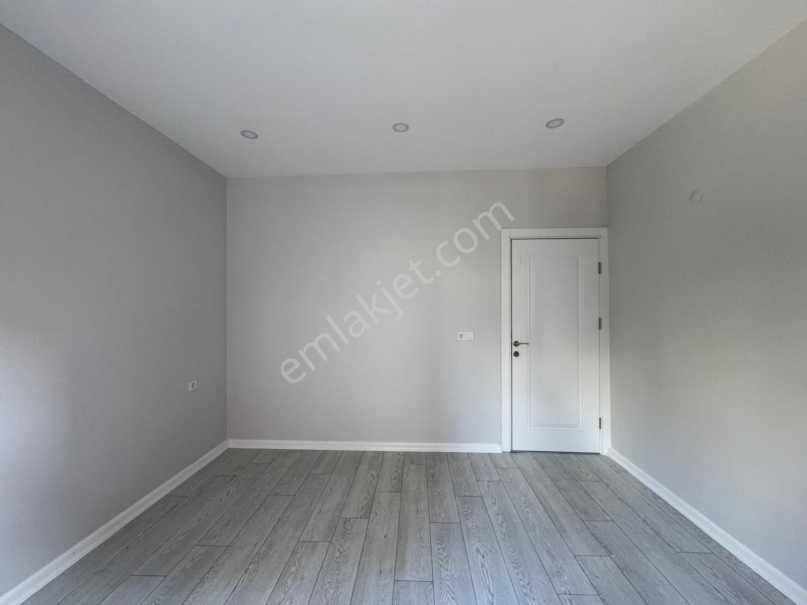 Çınarlı Mahallesinde Şehirle İç İçe Lokasyonda 2+1 Daire - Görsel 6