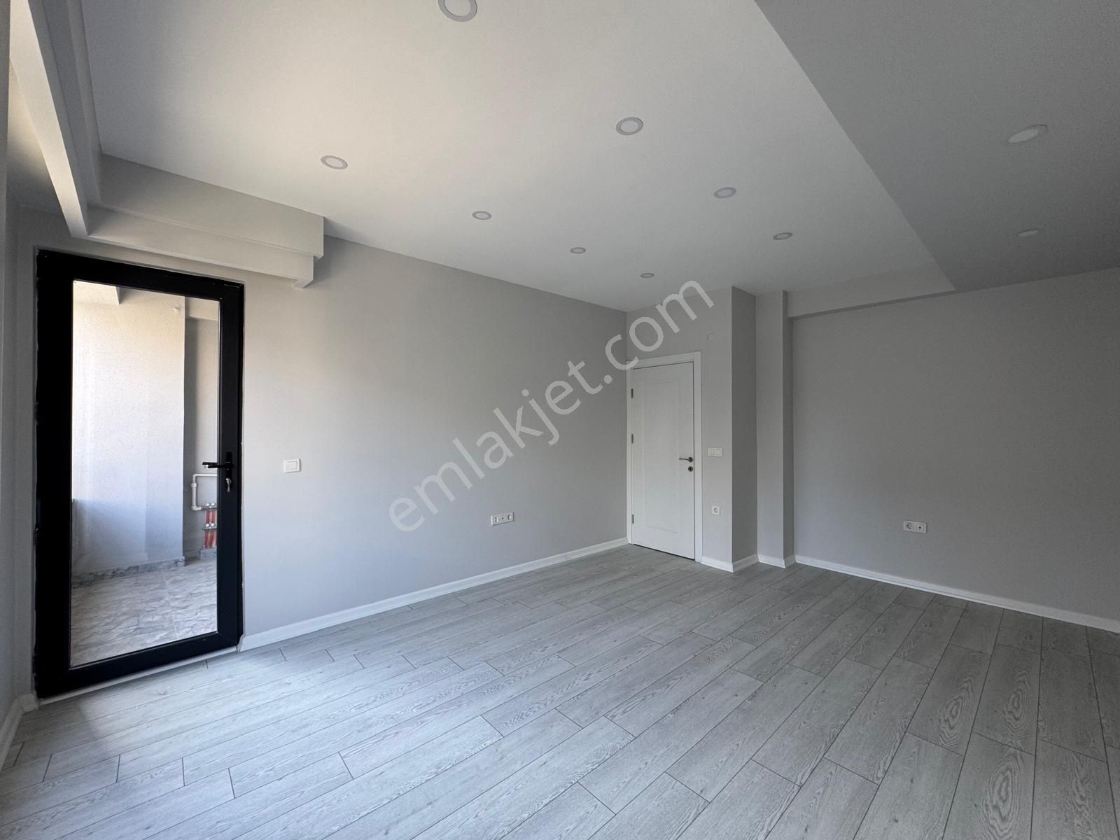 Çınarlı Mahallesinde Şehirle İç İçe Lokasyonda 2+1 Daire - Görsel 4