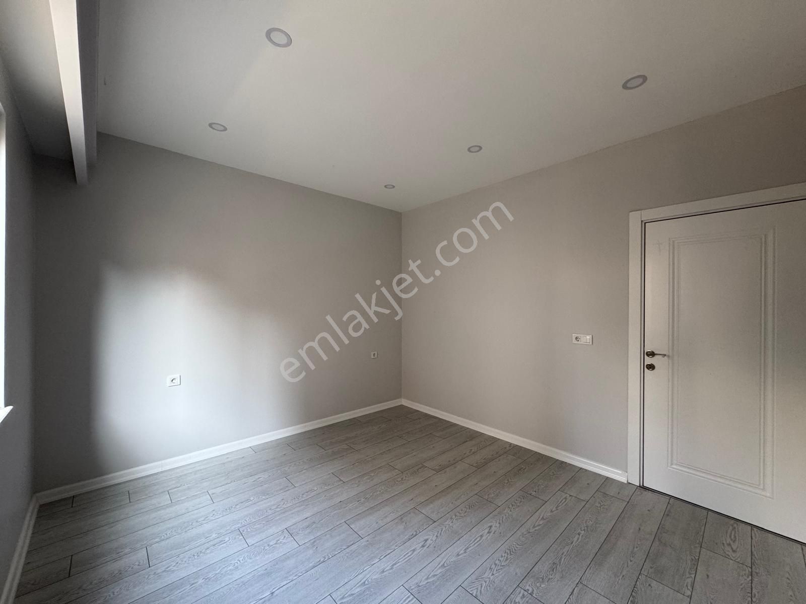 Çınarlı Mahallesinde Şehirle İç İçe Lokasyonda 2+1 Daire - Görsel 8