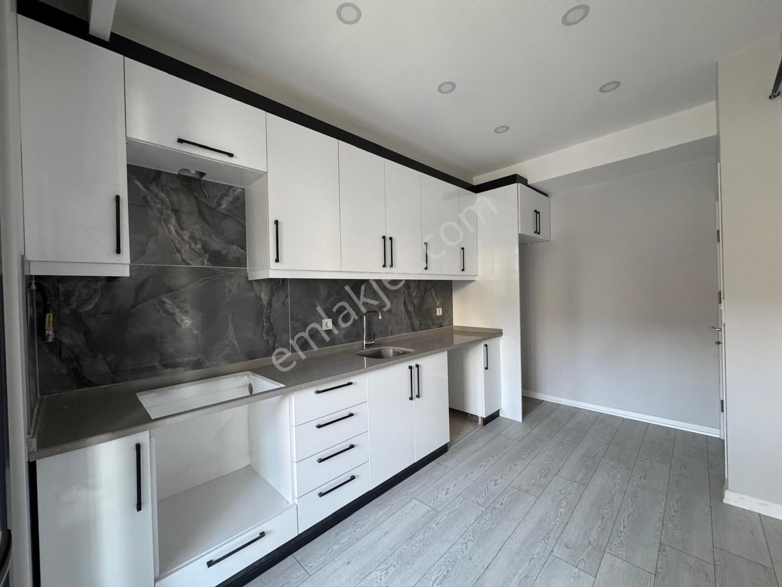 Çınarlı Mahallesinde Şehirle İç İçe Lokasyonda 2+1 Daire - Görsel 15