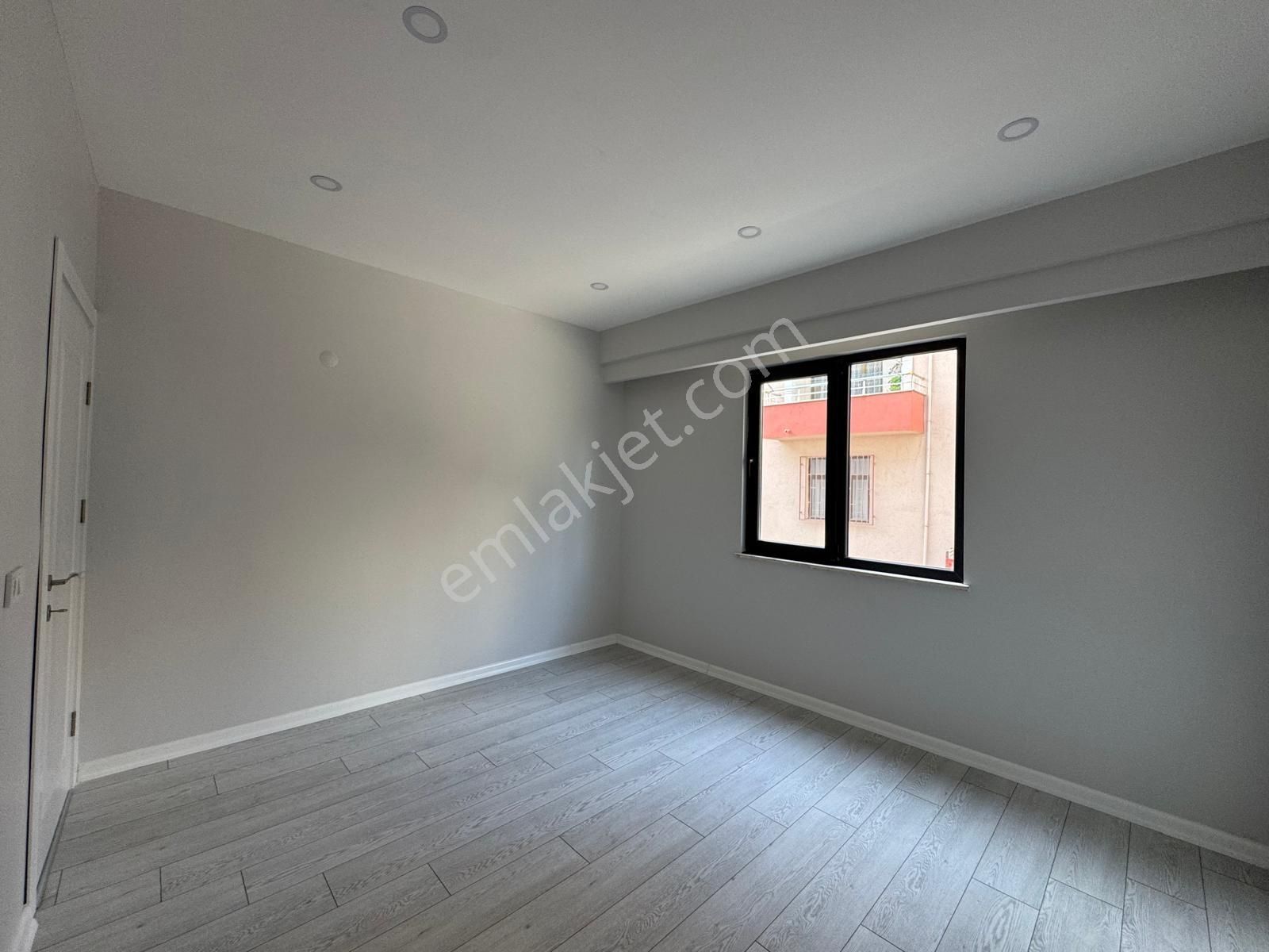 Çınarlı Mahallesinde Şehirle İç İçe Lokasyonda 2+1 Daire - Görsel 23