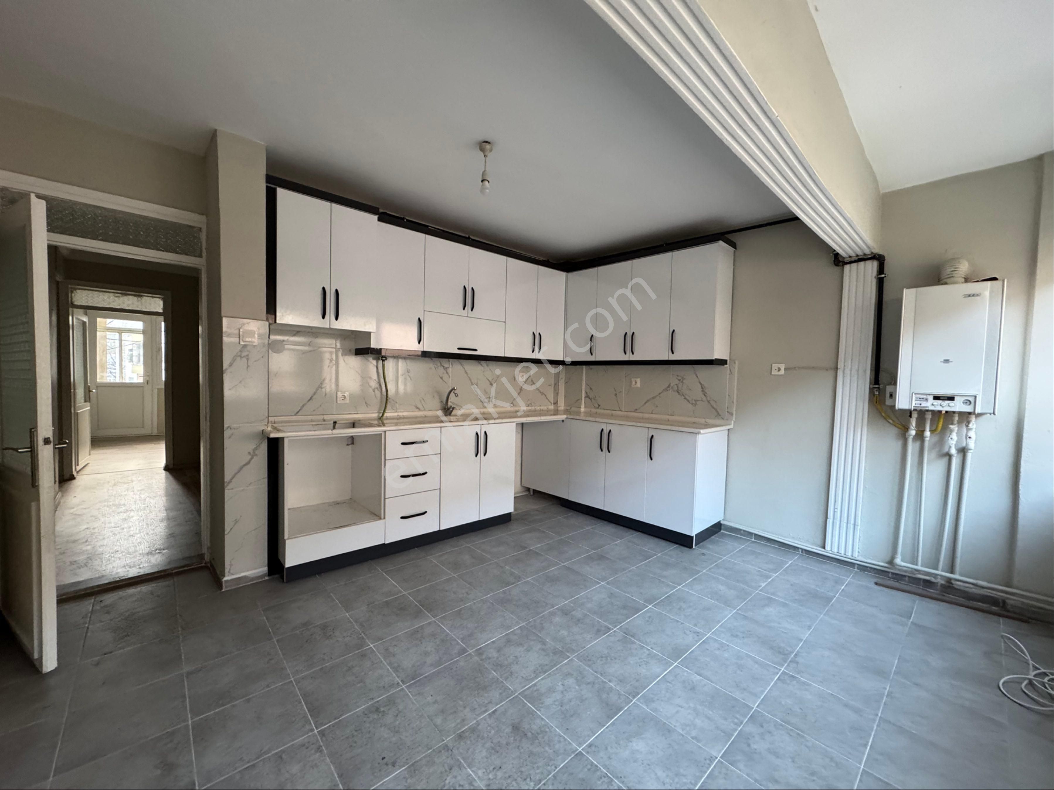 Buca Fırat Mah. 2+1 120 M2. Doğalgazlı 3 Cepheli Satılık Arakat Daire