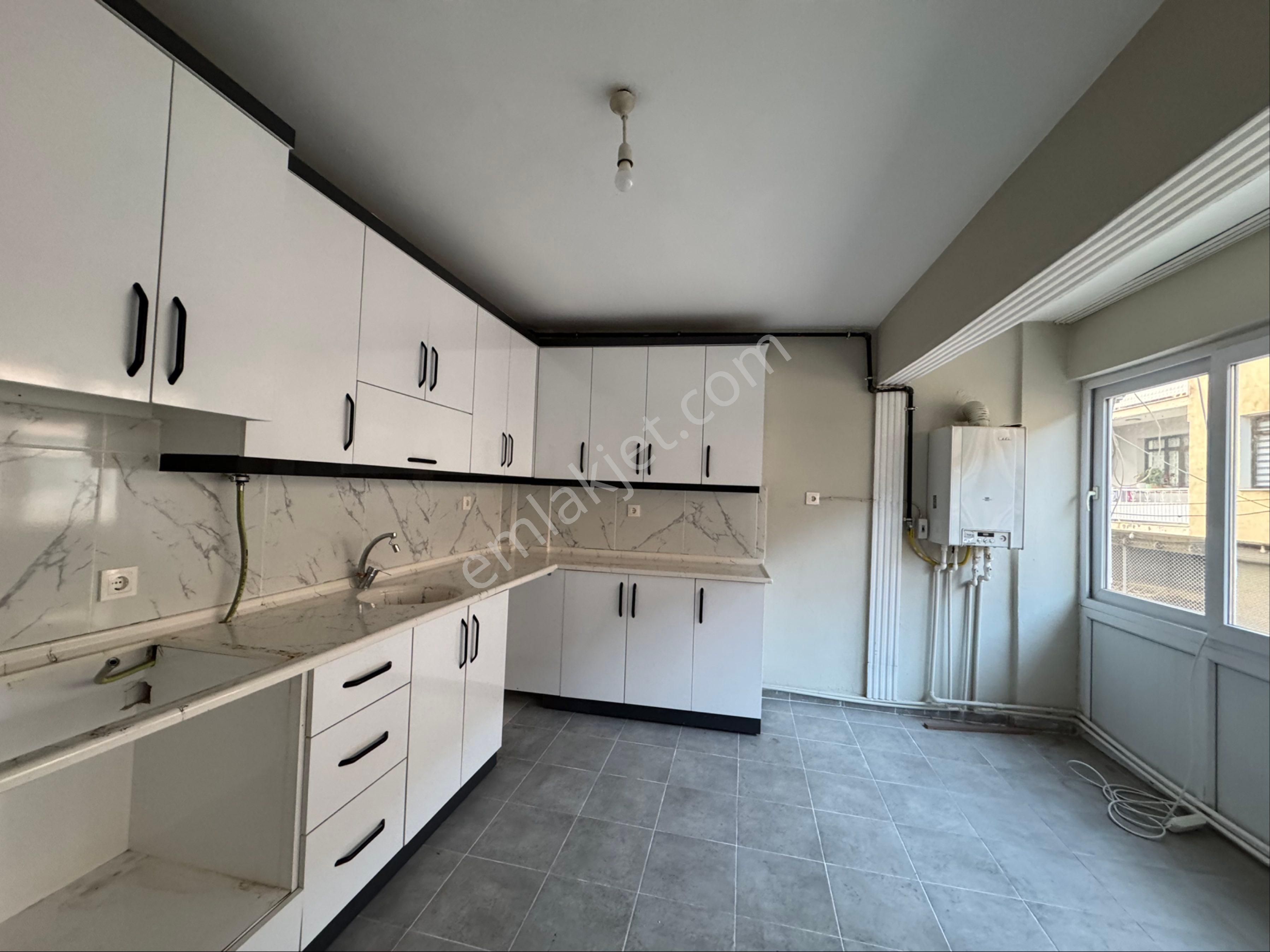Buca Fırat Mah. 2+1 120 M2. Doğalgazlı 3 Cepheli Satılık Arakat Daire - Görsel 3