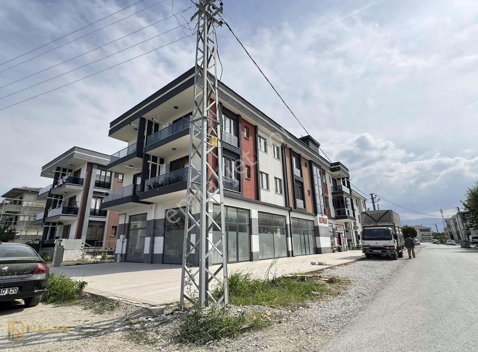 Arifiye Hanlıköy Mah. Satılık 3+1 115 M2 Daire