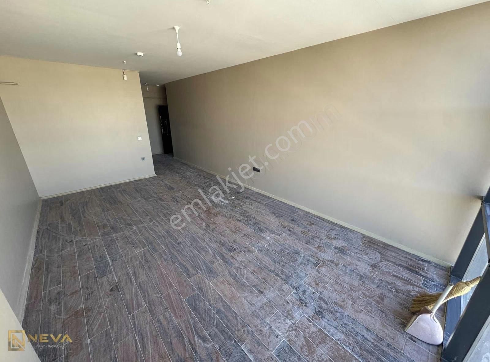 Erenler Mahallesinde Satılık Ön Cephe , Köşe 1+0 58 M2 Ofis - Görsel 3