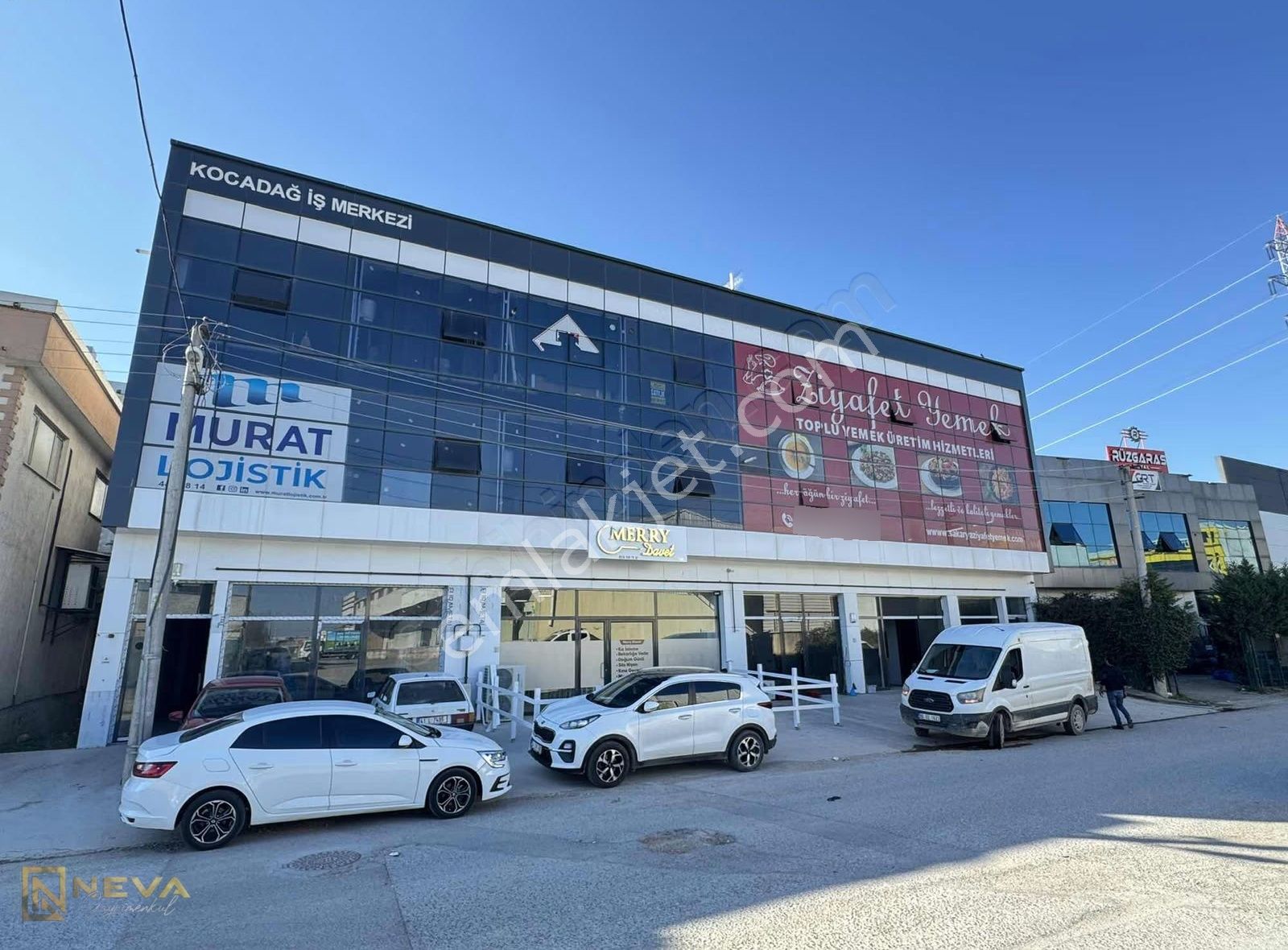 Erenler Mahallesinde Satılık Ön Cephe , Köşe 1+0 58 M2 Ofis