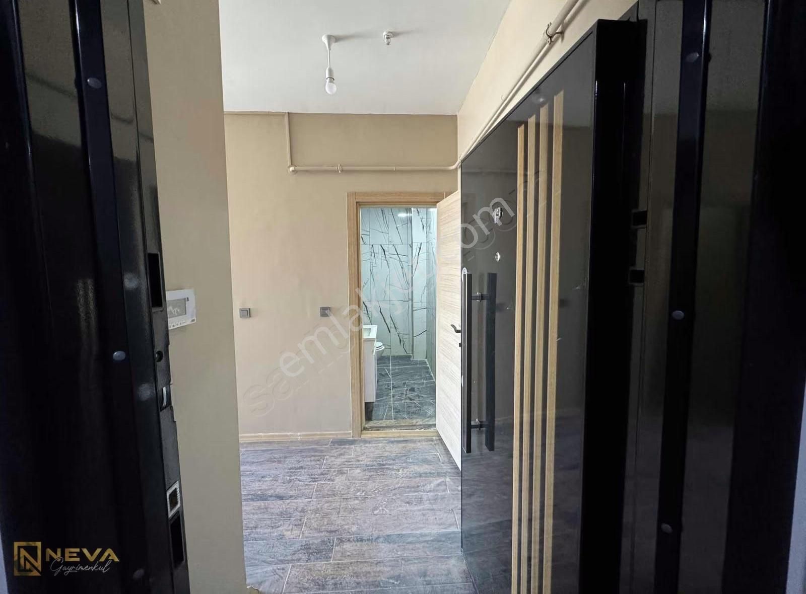 Erenler Mahallesinde Satılık Ön Cephe , Köşe 1+0 58 M2 Ofis - Görsel 6