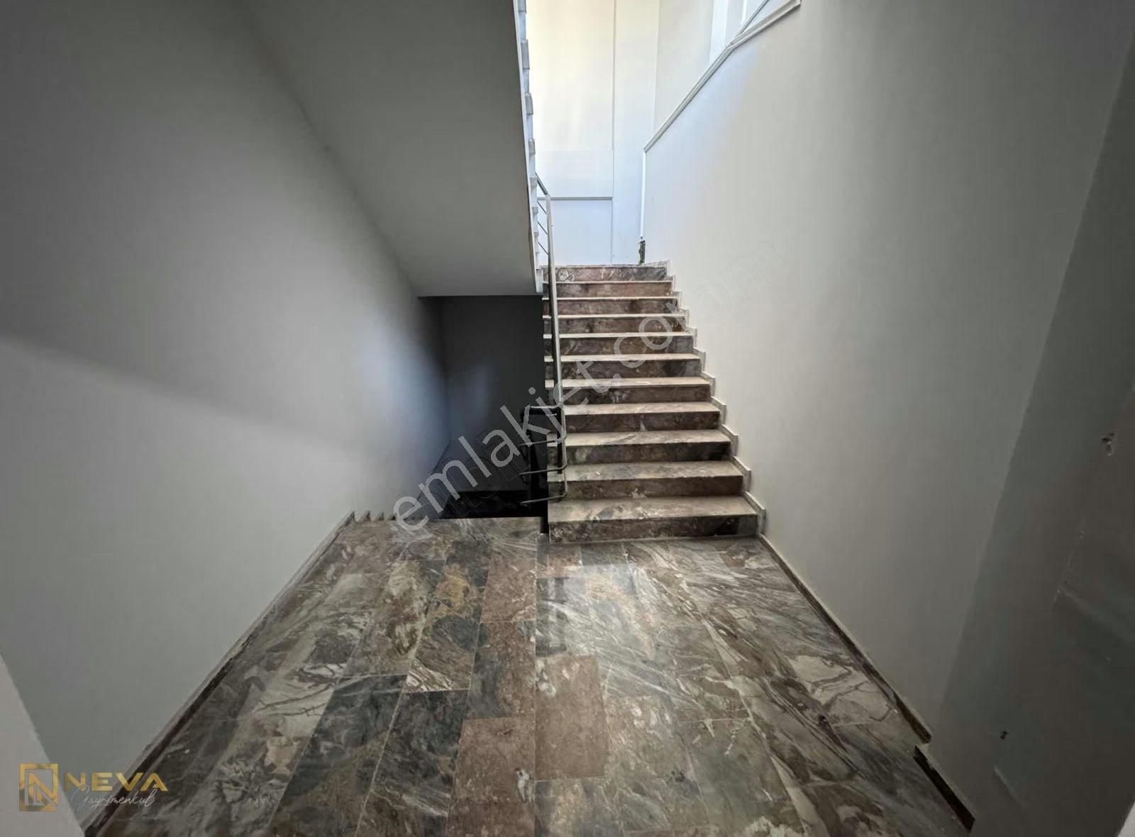 Erenler Mahallesinde Satılık Ön Cephe , Köşe 1+0 58 M2 Ofis - Görsel 5