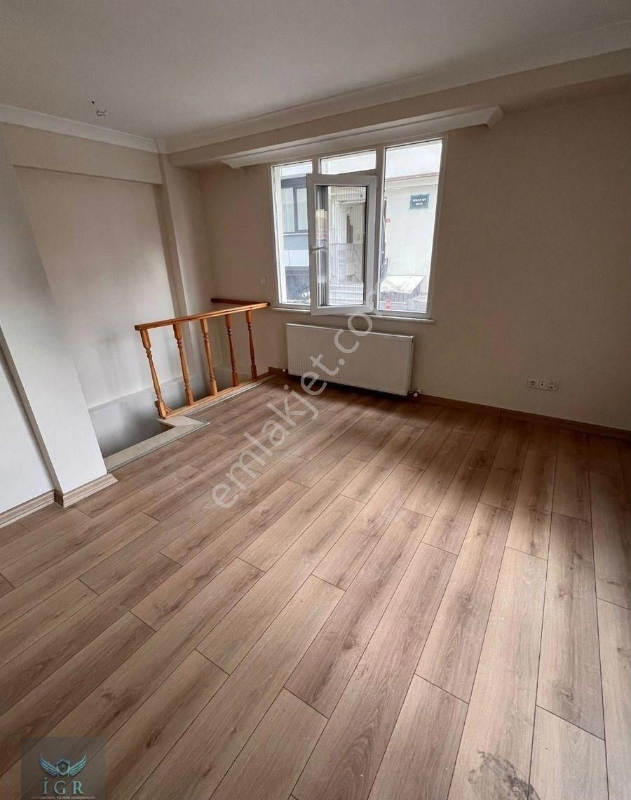 İgr Gayrimenkul Üsküdar Merkez Fırsat Satılık Ters Dubleks 3+2 3 Yıllık Binda - Görsel 3