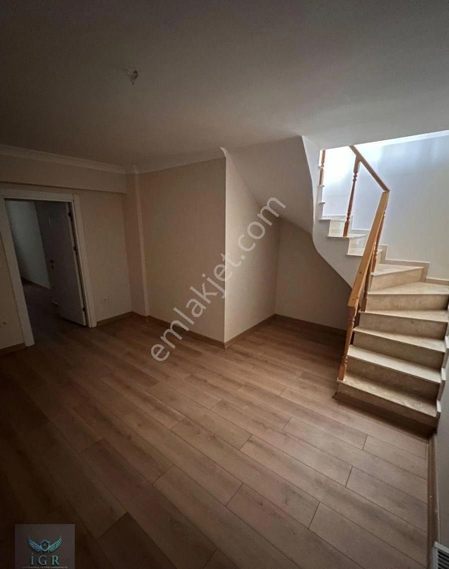 İgr Gayrimenkul Üsküdar Merkez Fırsat Satılık Ters Dubleks 3+2 3 Yıllık Binda - Görsel 13