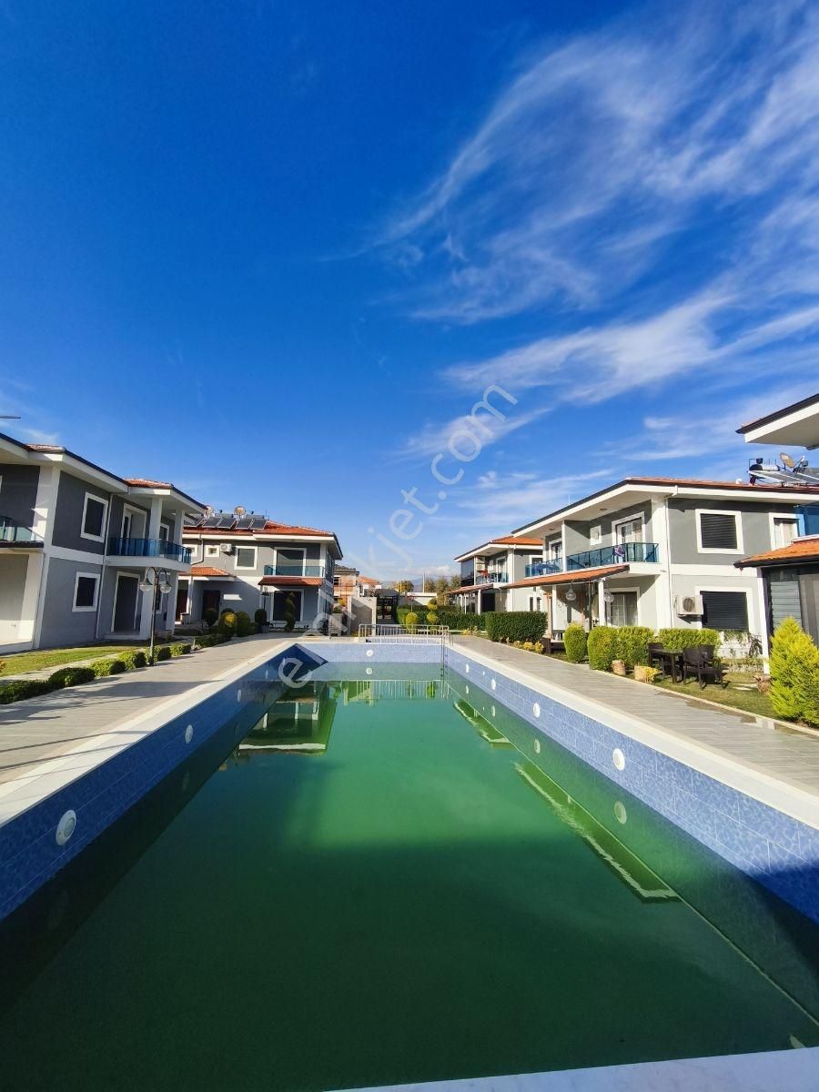 Grow Emlak Satılık Havuzlu 2+1 Site İçerisinde Villa