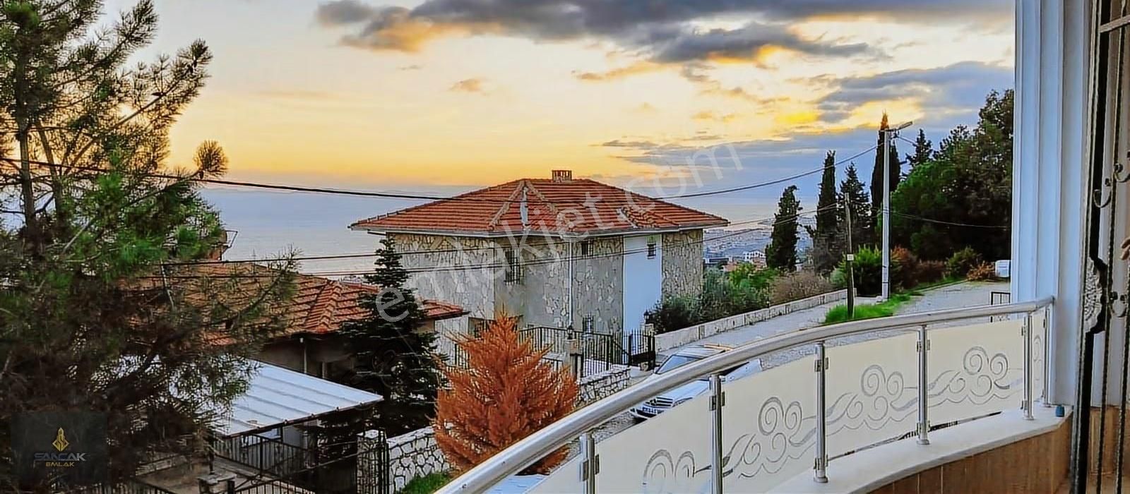 Altınoluk'ta 4+1 Satılık Müstakil Villa - Görsel 7