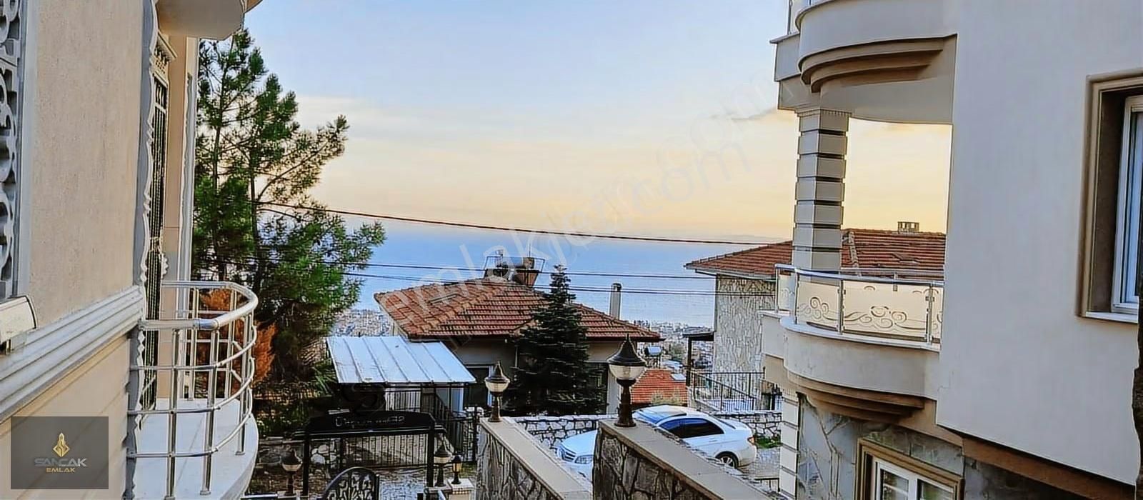 Altınoluk'ta 4+1 Satılık Müstakil Villa - Görsel 11